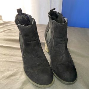 DIBA Black faux Suede ankle boots, size 8